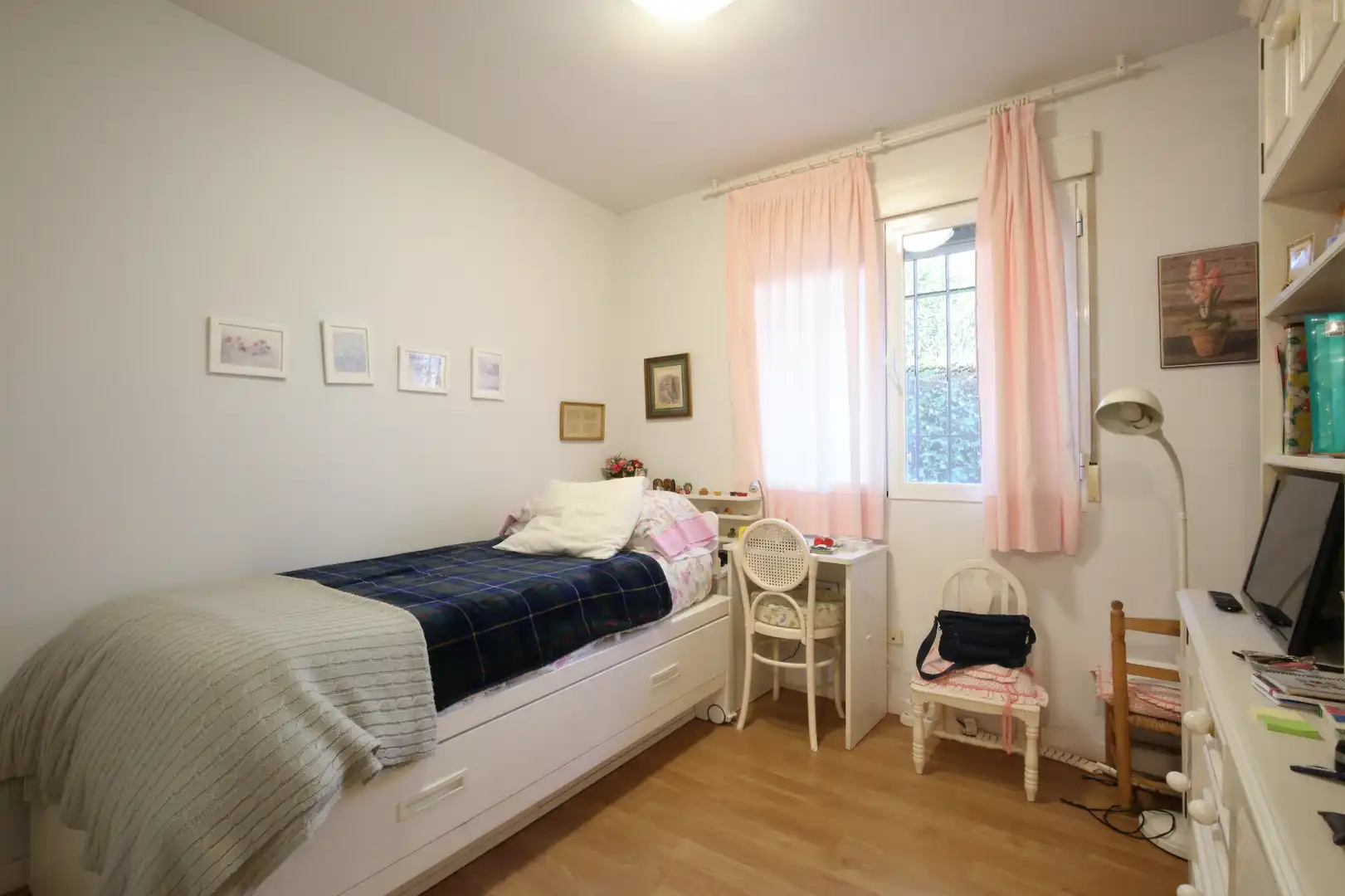 Bedroom of Houses for sale in Las Rozas de Madrid  with Air Conditioner and Heating