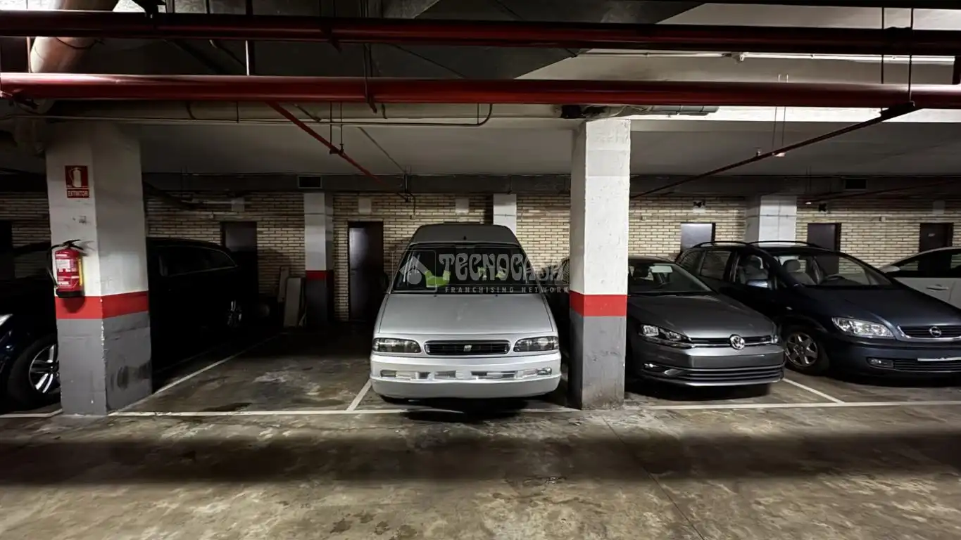 Parking de Piso en venta en Zaragoza con Calefacción, Terraza y Trastero