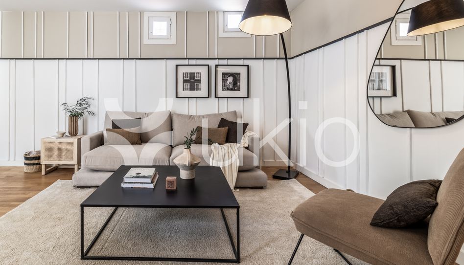 Apartamento de alquiler en Calle de Velarde, Universidad - Malasaña - Imagen 2