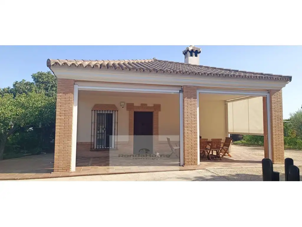Vista exterior de Finca rústica en venda en Arcos de la Frontera amb Aire condicionat, Piscina i Moblat
