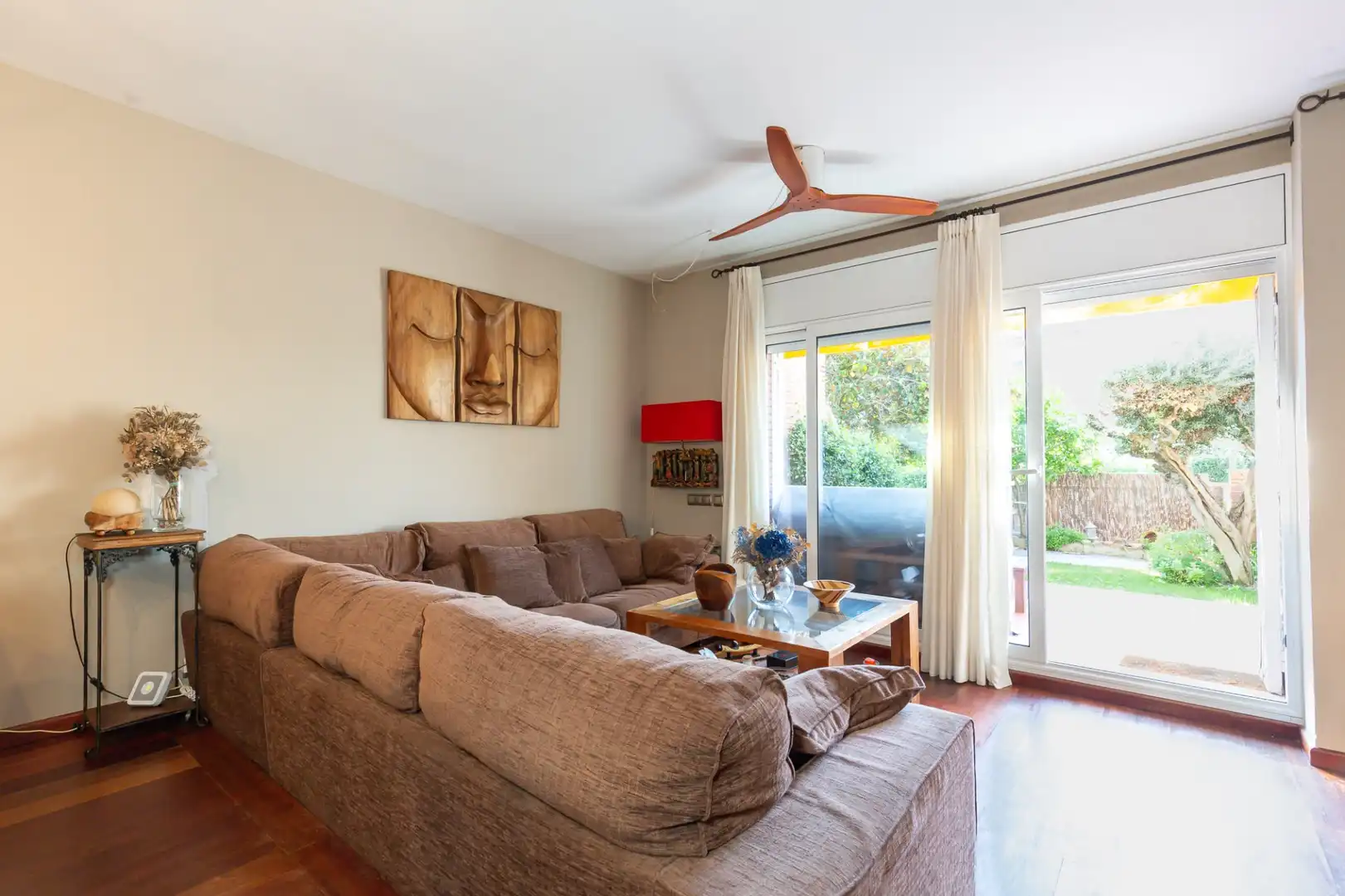 Sala d'estar de Casa adosada en venda en Sant Feliu de Llobregat amb Calefacció, Terrassa i Traster