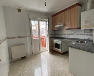 Cuina de Pis en venda en Salas amb Parquet, Terrassa i Traster
