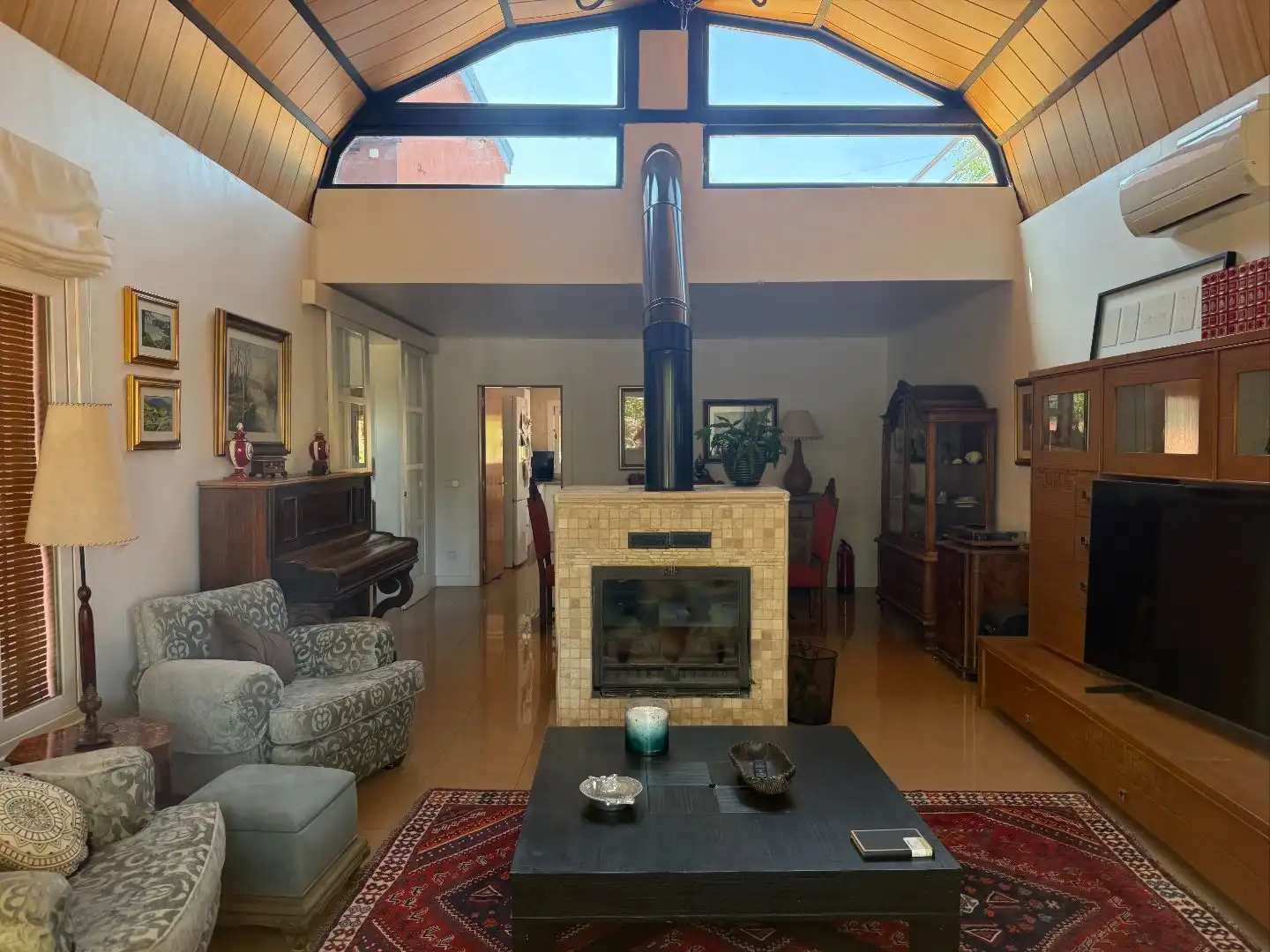 Sala d'estar de Casa o xalet en venda en Villalbilla amb Aire condicionat, Terrassa i Piscina