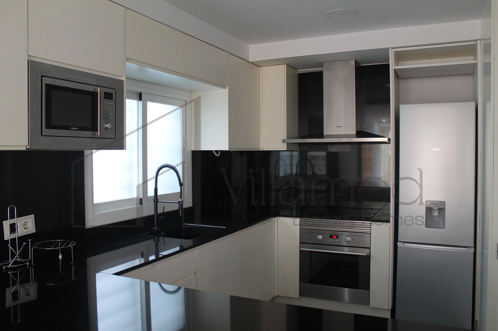 Kitchen of Flat to rent in  Valencia Capital  with Air Conditioner, Heating and Furnished