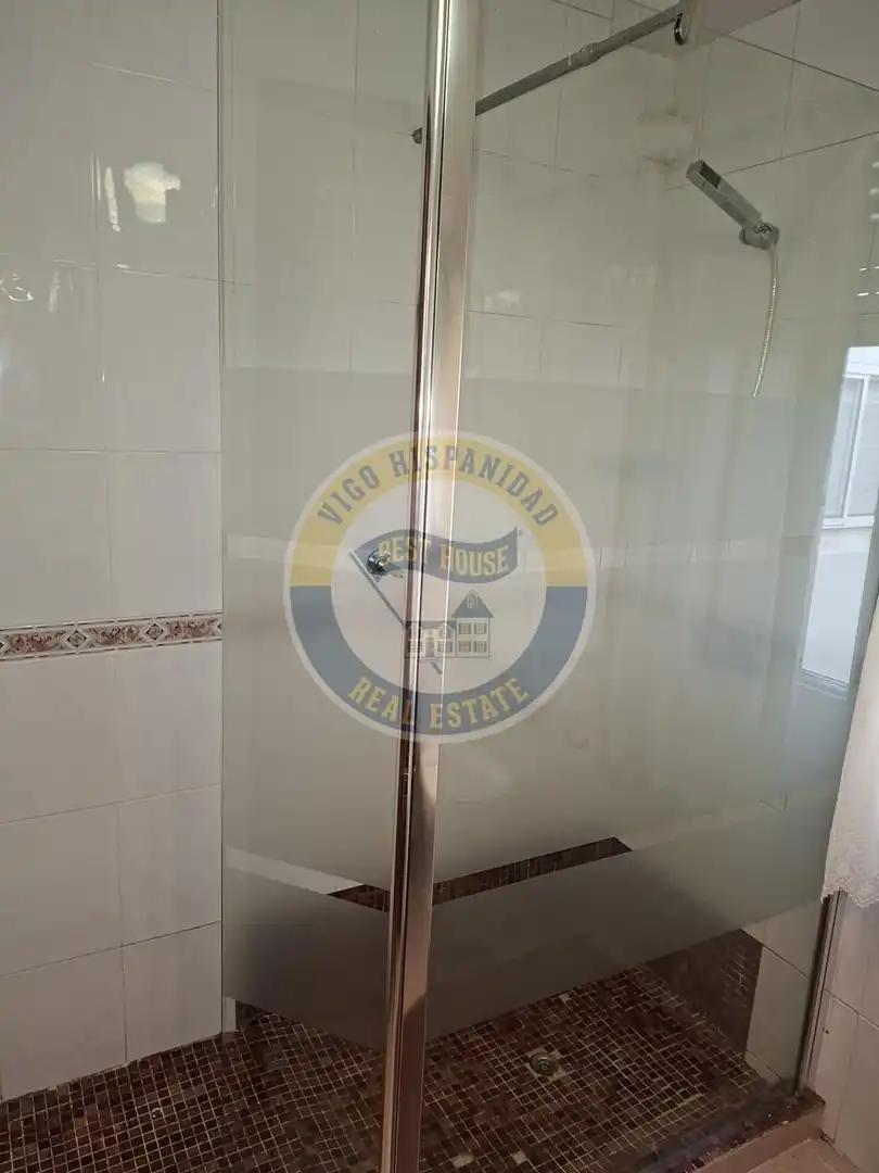 Baño de Piso de alquiler en Vigo  con Calefacción, Parquet y Amueblado