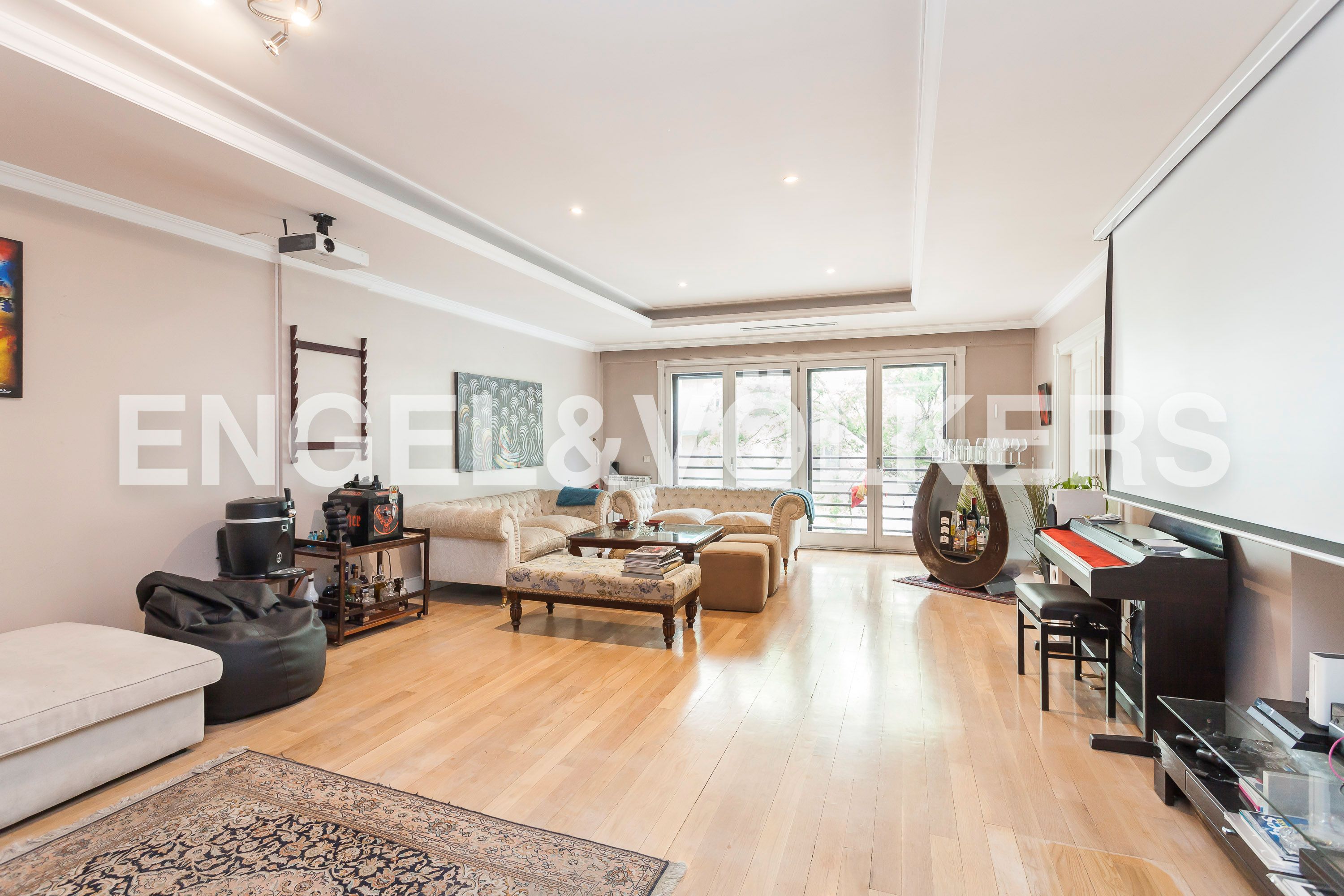 Sala d'estar de Apartament de lloguer en  Madrid Capital amb Aire condicionat, Calefacció i Parquet