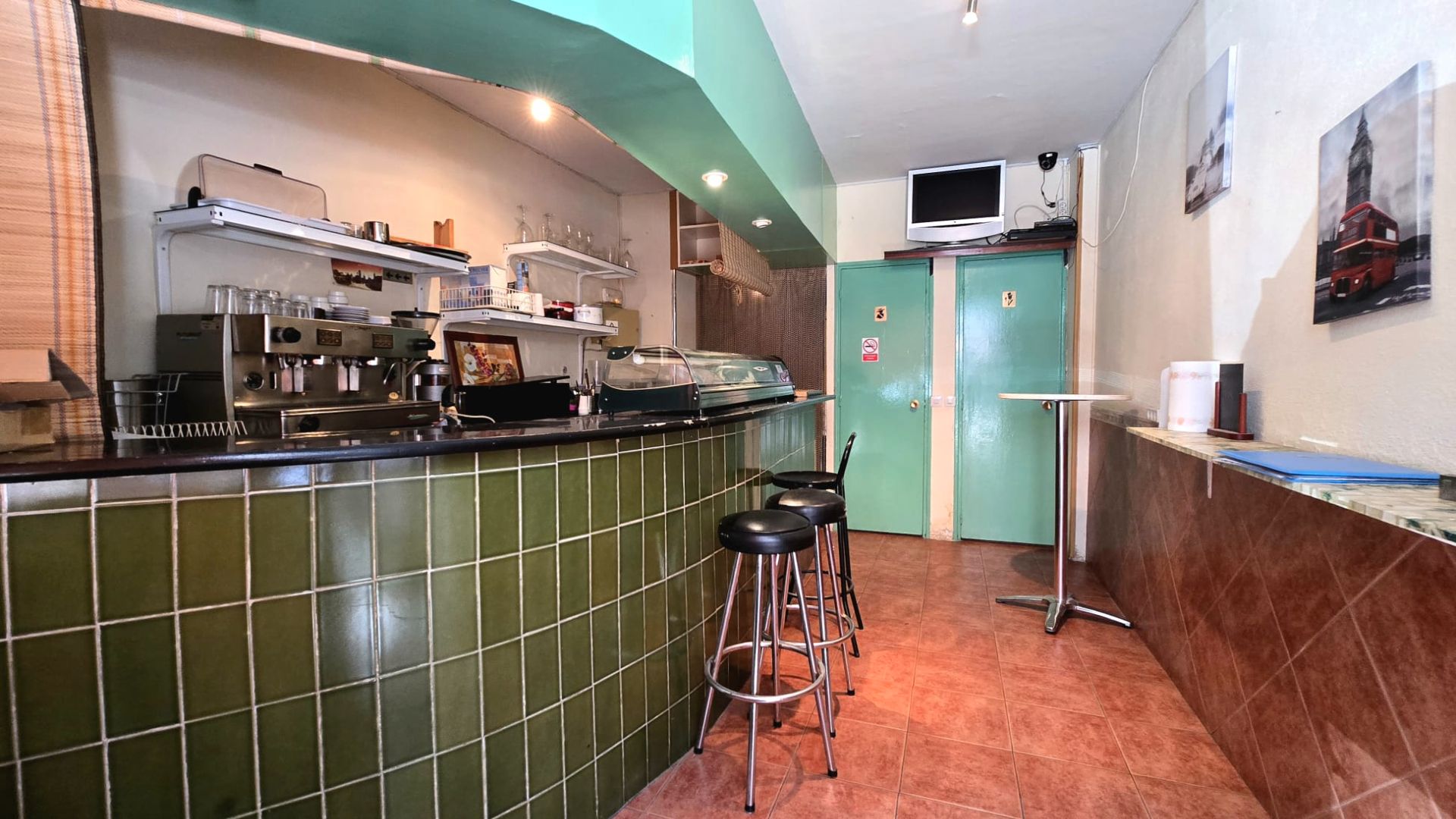 Local en venta en Alcalá de Henares con Aire acondicionado y Amueblado