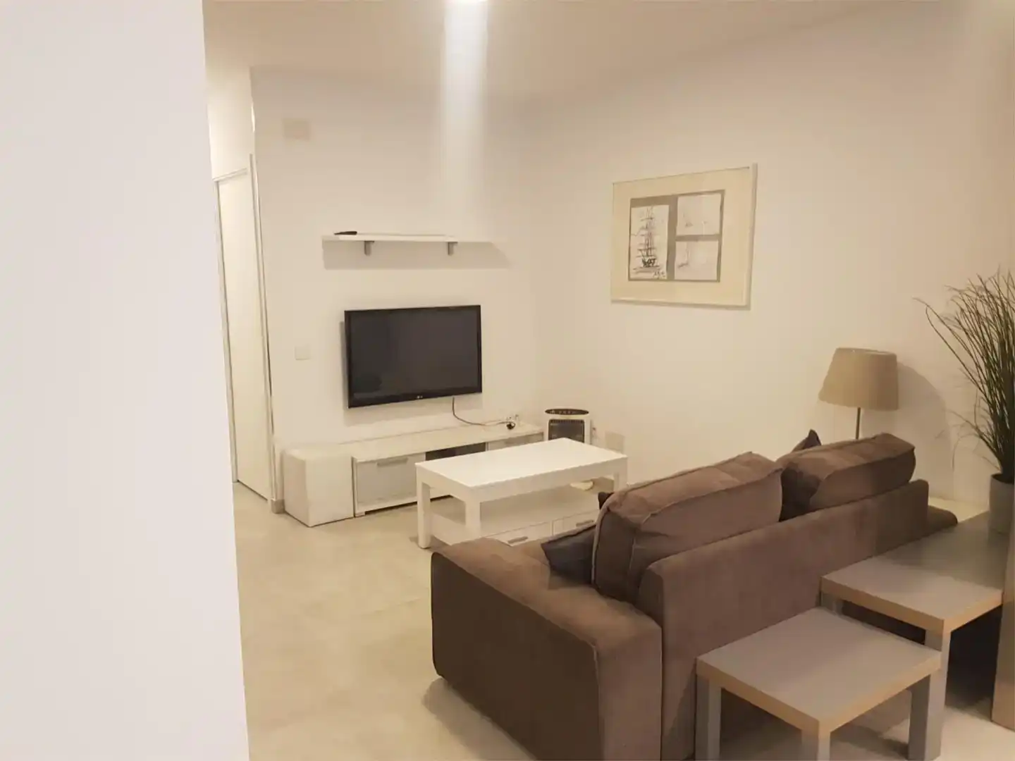 Wohnzimmer von Wohnung zur Miete in Barbate mit Klimaanlage, Privatgarten und Möbliert