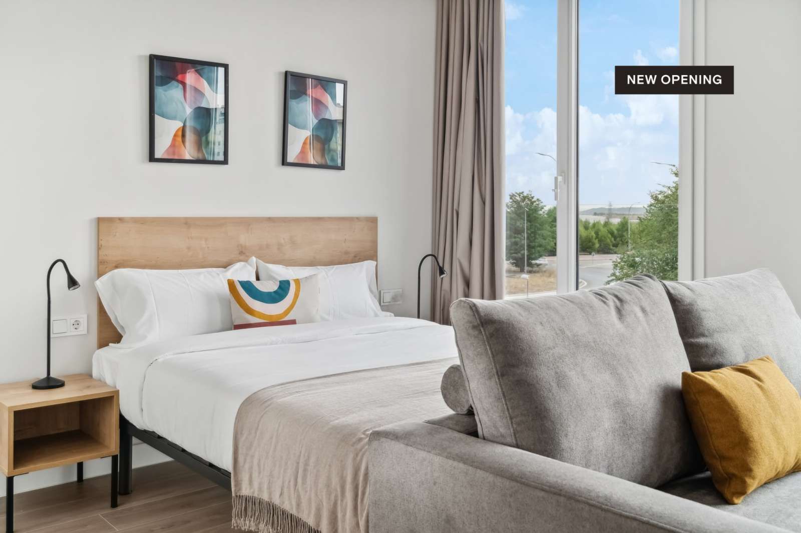 Bedroom of Study to share in  Madrid Capital  with Air Conditioner and Terrace