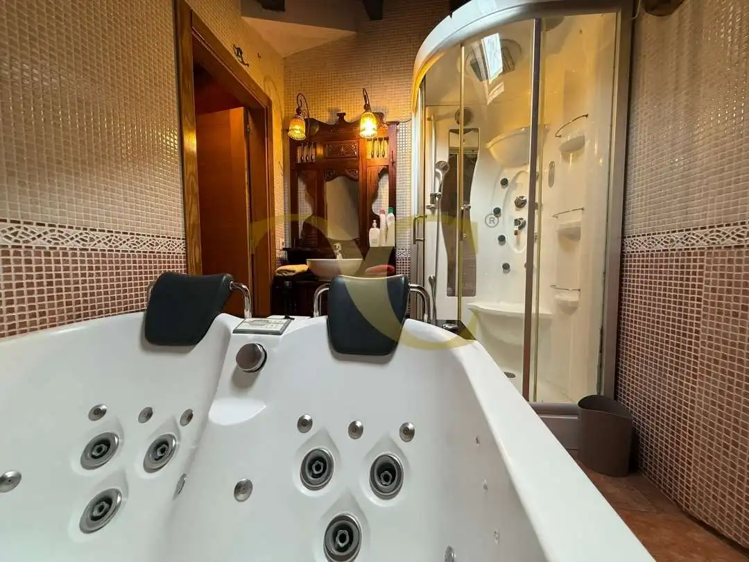 Badezimmer von Maisonette zum Verkauf in Llanes mit Heizung, Privatgarten und Terrasse