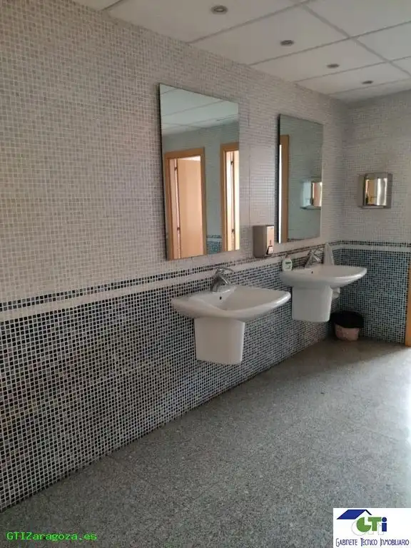 Baño de Nave industrial de alquiler en Zaragoza
