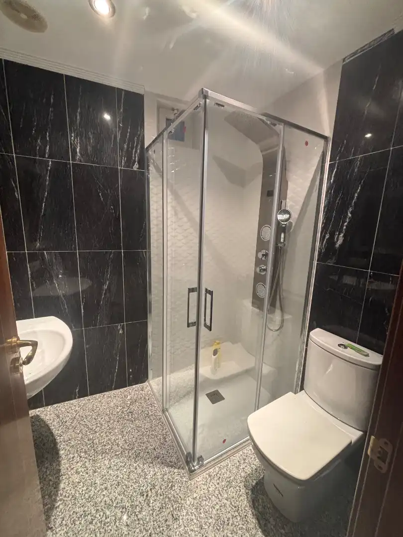 Badezimmer von Wohnungen zur Miete in Salamanca mit Klimaanlage, Heizung und Möbliert