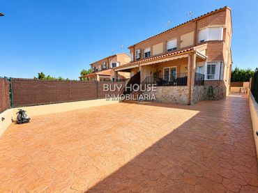 Chalet con jardín en venta en Villaluenga de la Sagra