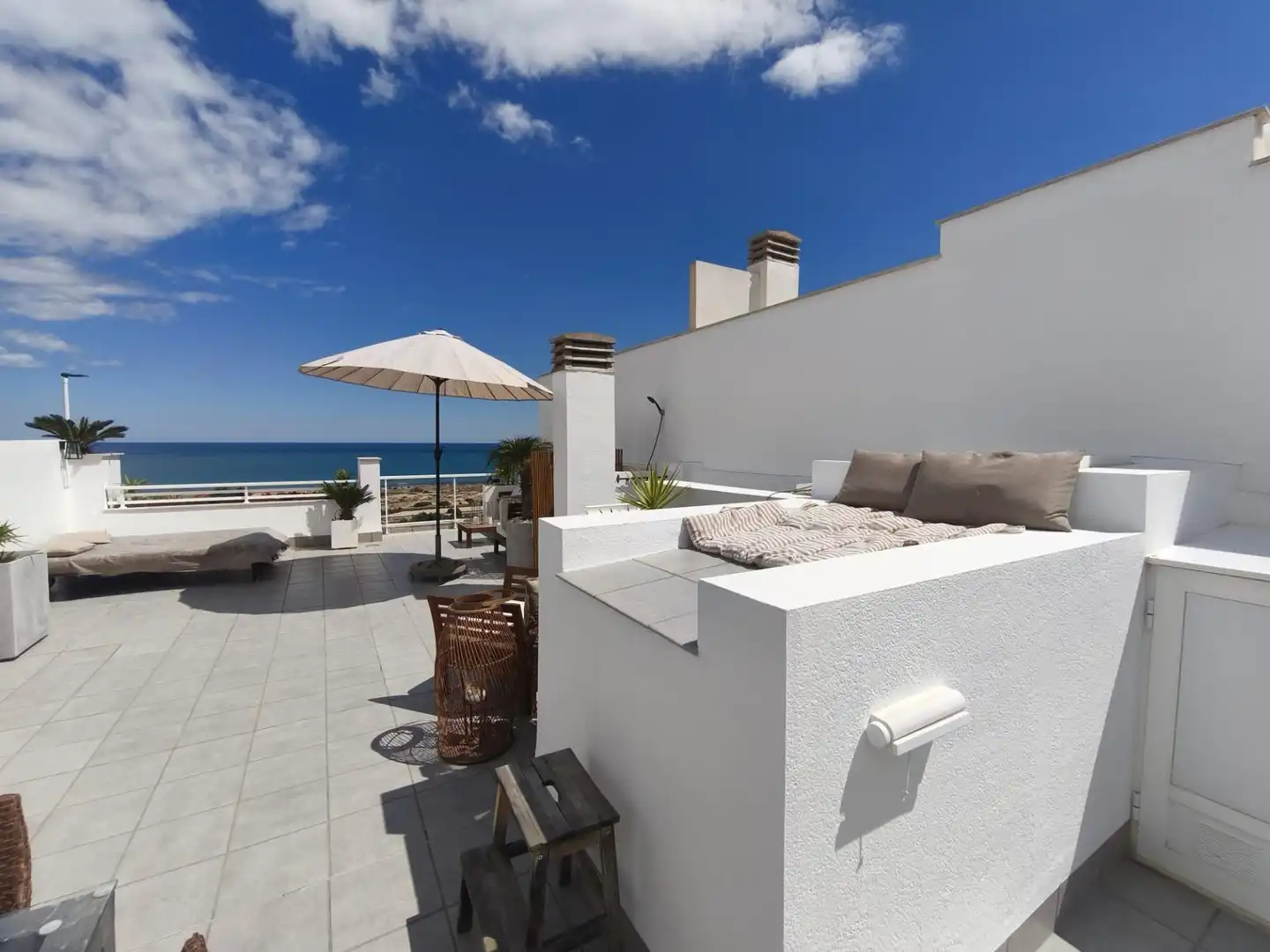 Terrasse von Dachboden zum Verkauf in Santa Pola mit Klimaanlage, Terrasse und Balkon