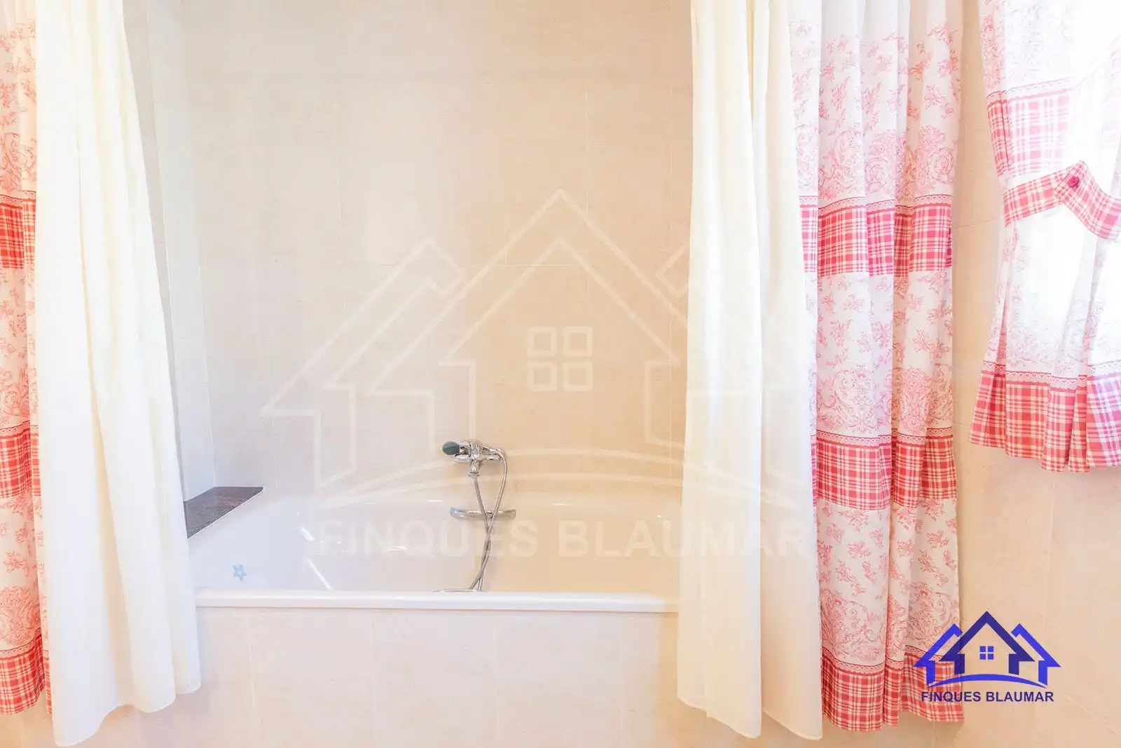 Baño de Casa o chalet en venta en Arenys de Munt con Calefacción, Jardín privado y Trastero