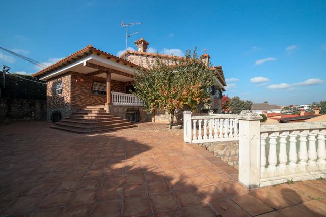 Casa-chalet en Venta en Calle Monte Perdido en Batres