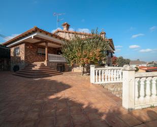 Vista exterior de Casa o xalet en venda en Batres amb Aire condicionat, Calefacció i Jardí privat