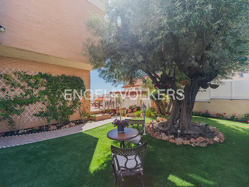 Terrassa de Casa o xalet en venda en Alicante / Alacant amb Aire condicionat, Calefacció i Jardí privat