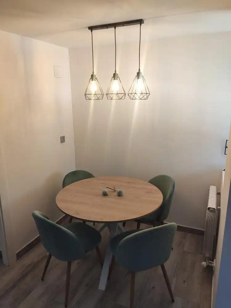 Menjador de Pis en venda en Venta de Baños amb Calefacció, Traster i Moblat