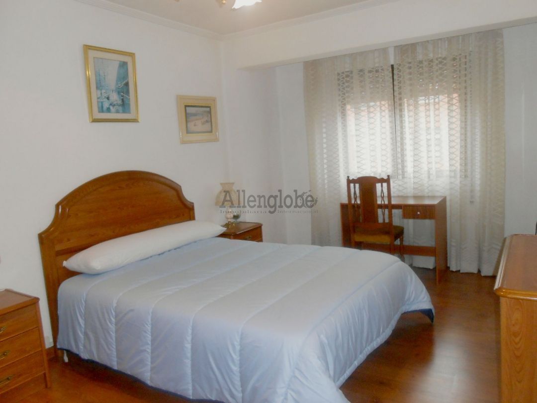 Bedroom of Flat to rent in Oviedo 