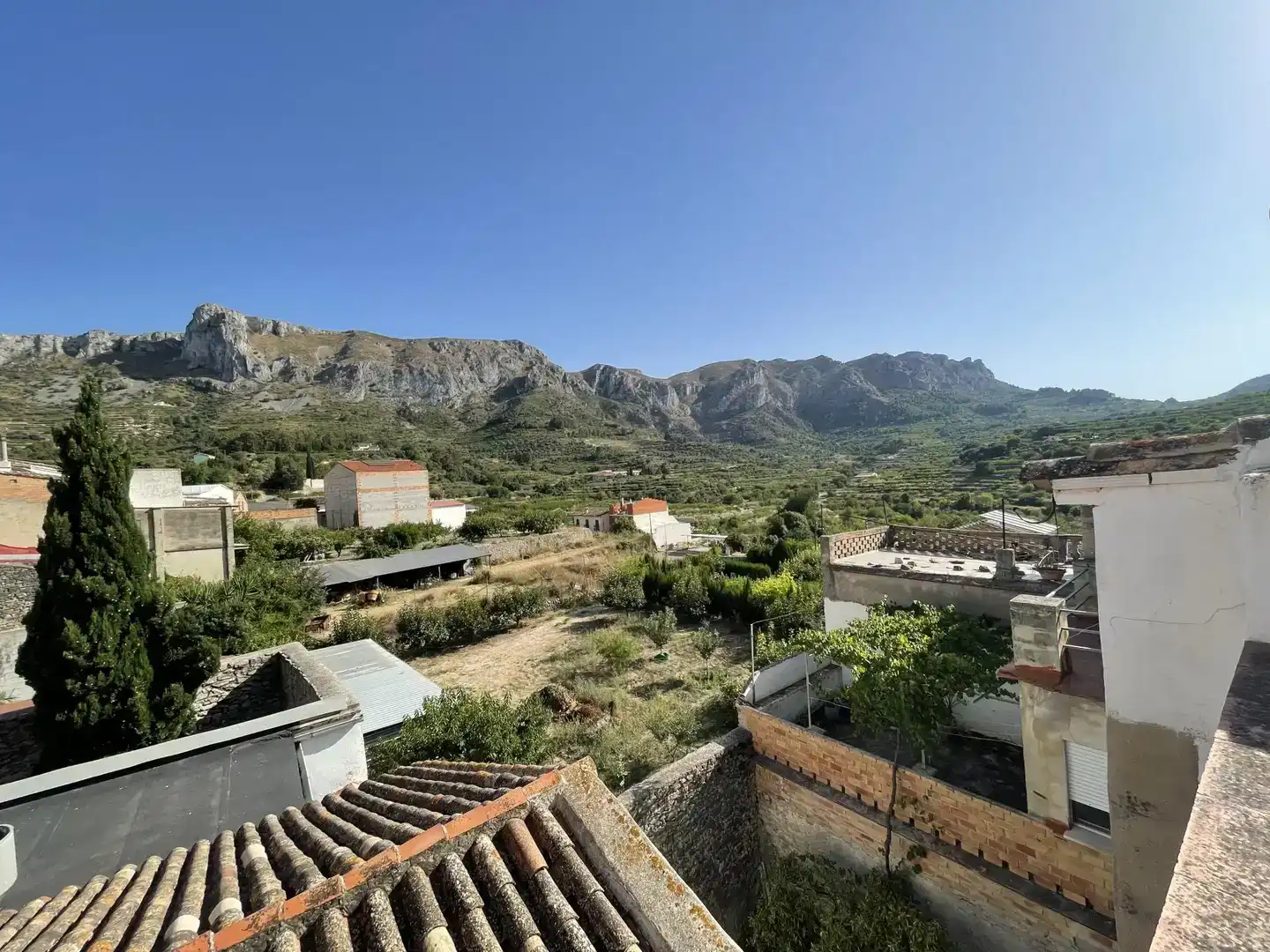 Vista exterior de Casa adosada en venda en La Vall de Gallinera amb Balcó