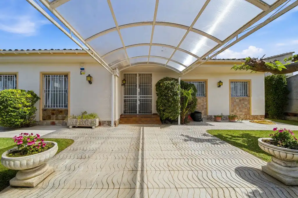 Casa con piscina en venta en Carrer Noguera, imagen 34
