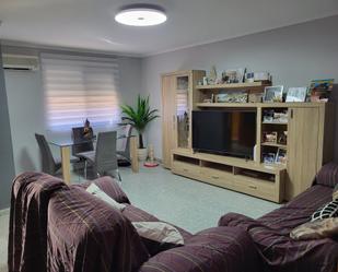 Sala d'estar de Casa adosada en venda en Tous amb Balcó