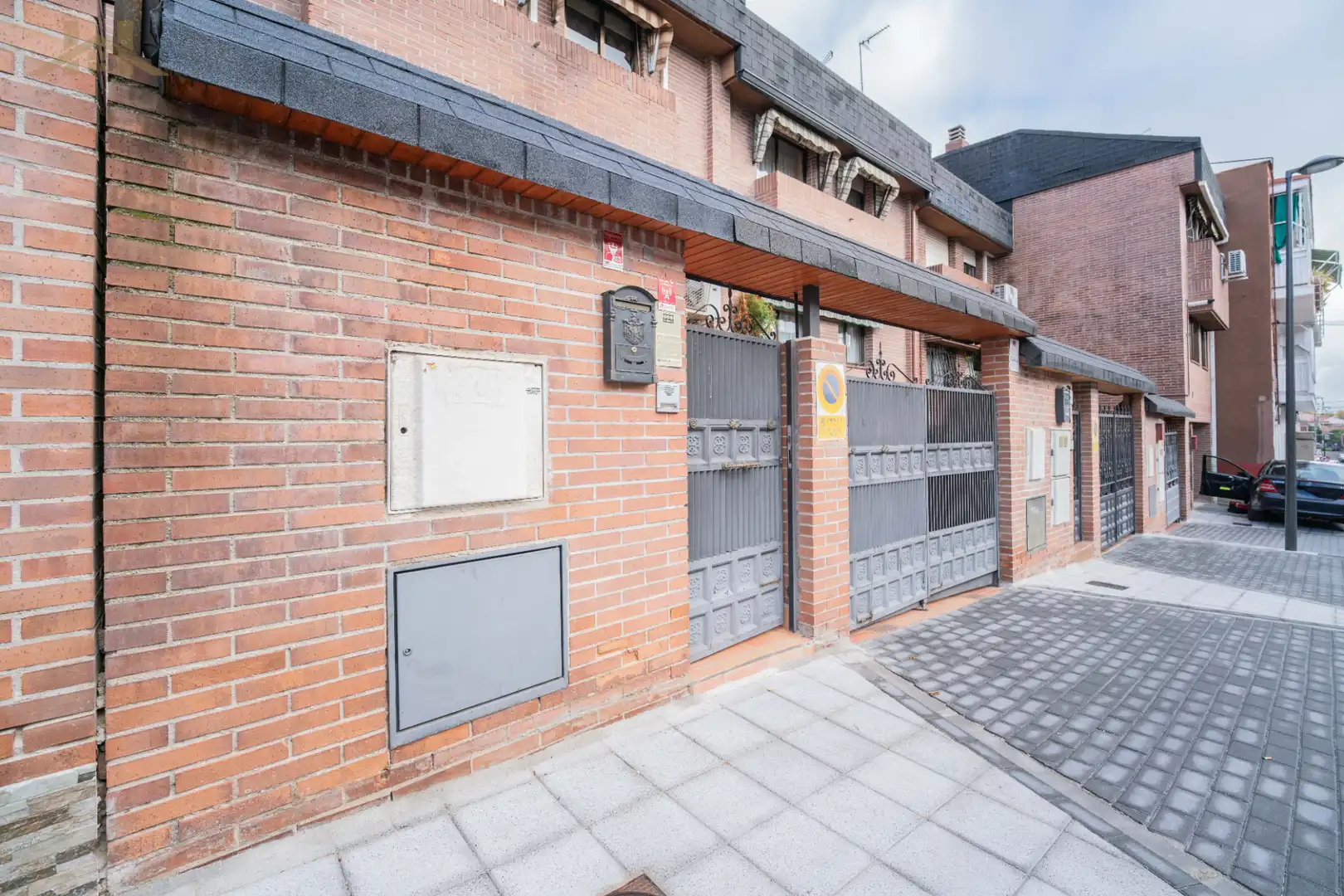 Vista exterior de Casa adosada en venta en Alcobendas con Aire acondicionado, Calefacción y Jardín privado
