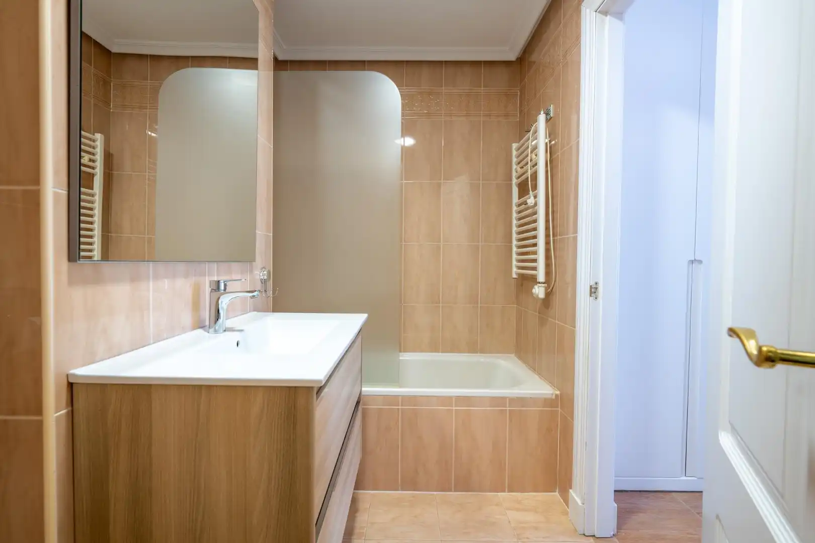 Baño de Ático de alquiler en Almería con Aire acondicionado, Calefacción y Jardín privado