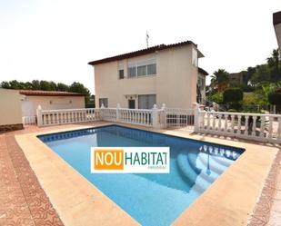 Vista exterior de Casa o xalet en venda en Montserrat amb Aire condicionat, Terrassa i Piscina