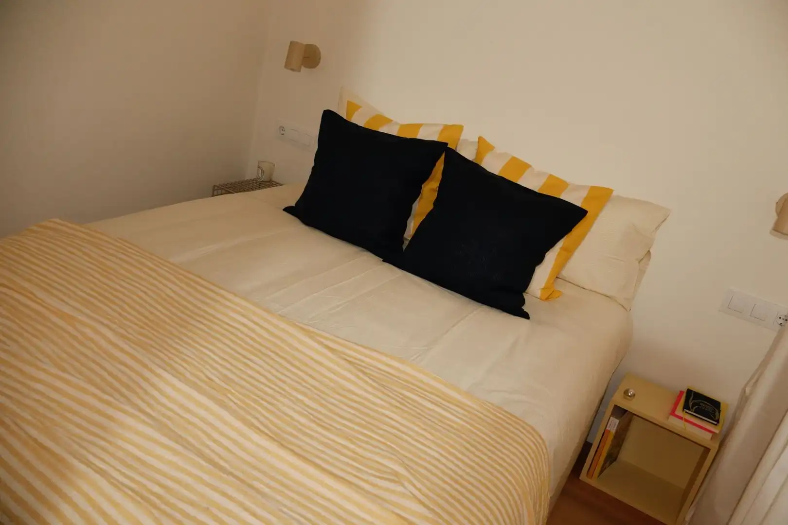 Dormitori de Apartament en venda en Madrid amb Aire condicionat, Calefacció i Moblat