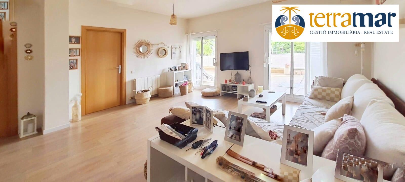 Living room of Apartment for sale in Castelldefels  with Air Conditioner, Heating and Parquet flooring