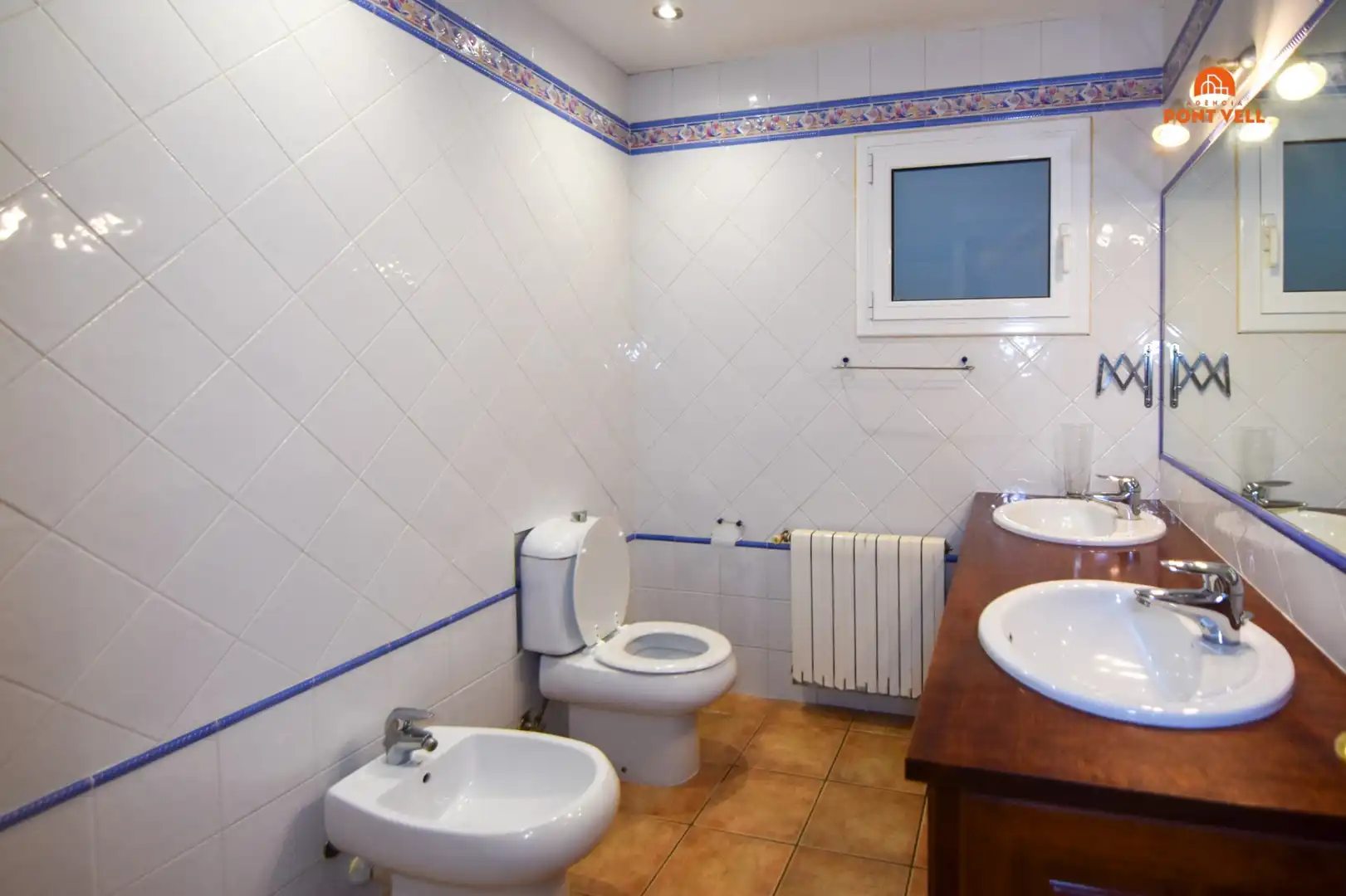 Baño de Piso en venta en La Bisbal d'Empordà con Calefacción, Terraza y Balcón