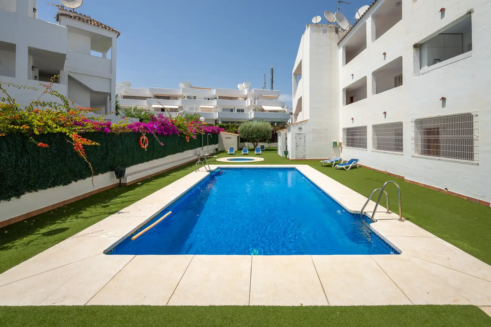 Schwimmbecken von Dachboden zum Verkauf in Estepona mit Klimaanlage, Heizung und Terrasse