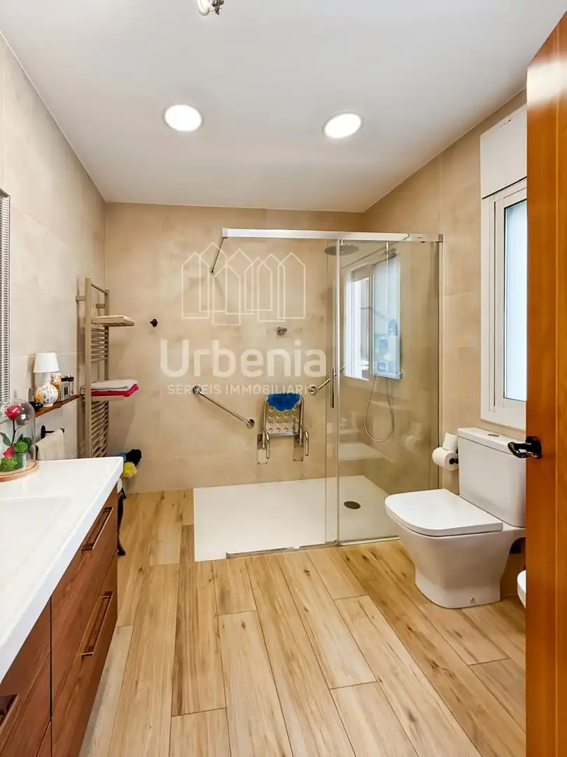 Baño de Ático en venta en Mataró con Aire acondicionado, Calefacción y Terraza