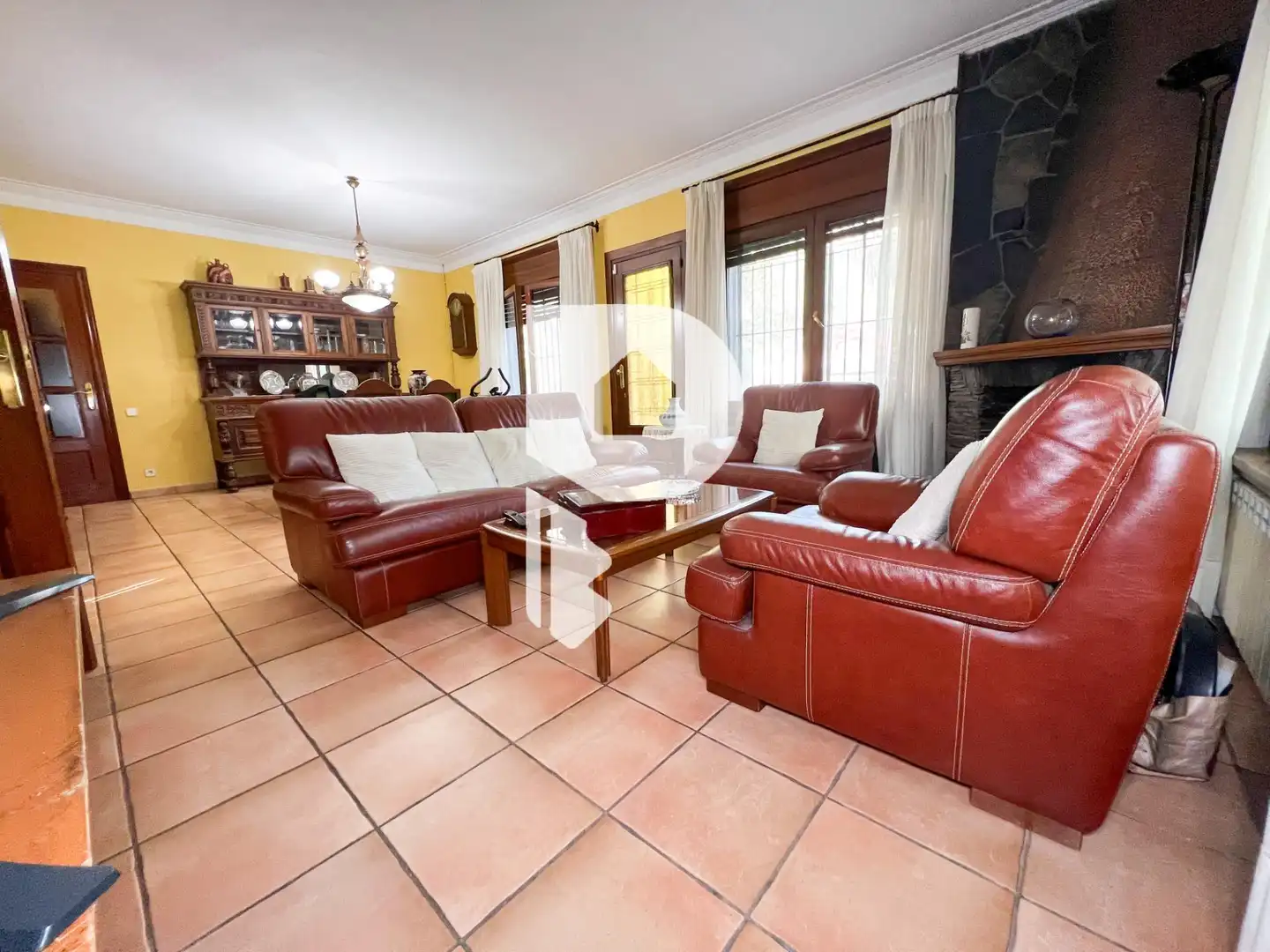 Sala d'estar de Casa o xalet en venda en Vallirana amb Calefacció, Jardí privat i Terrassa