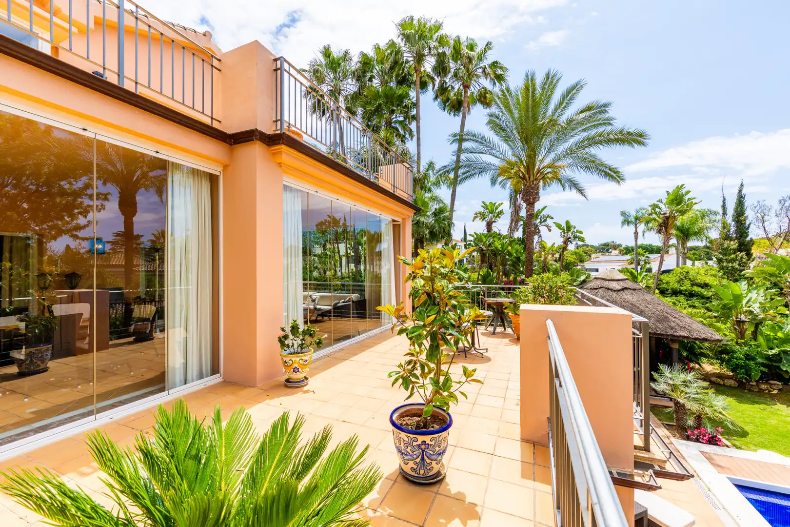 Terrassa de Casa o xalet en venda en Marbella amb Aire condicionat, Jardí privat i Terrassa