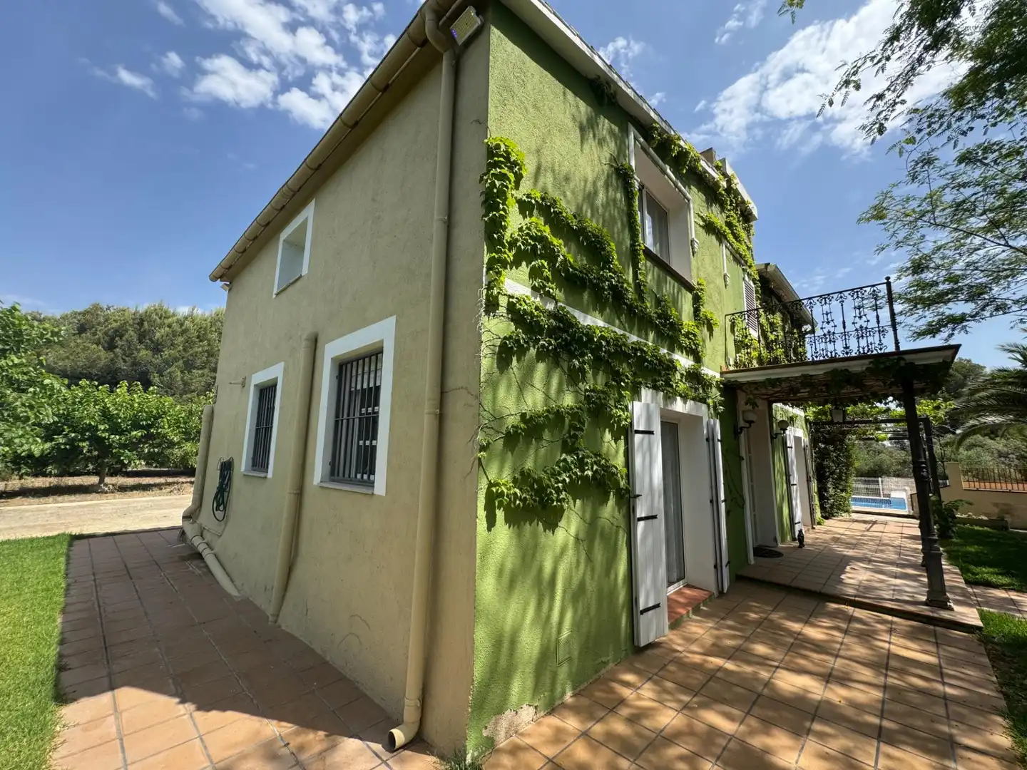 Vista exterior de Finca rústica en venda en Banyeres del Penedès amb Calefacció, Jardí privat i Terrassa