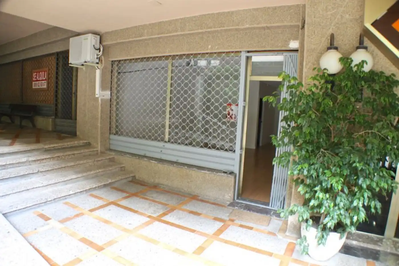 Local comercial en venda a Centro Urbano, imagen 2