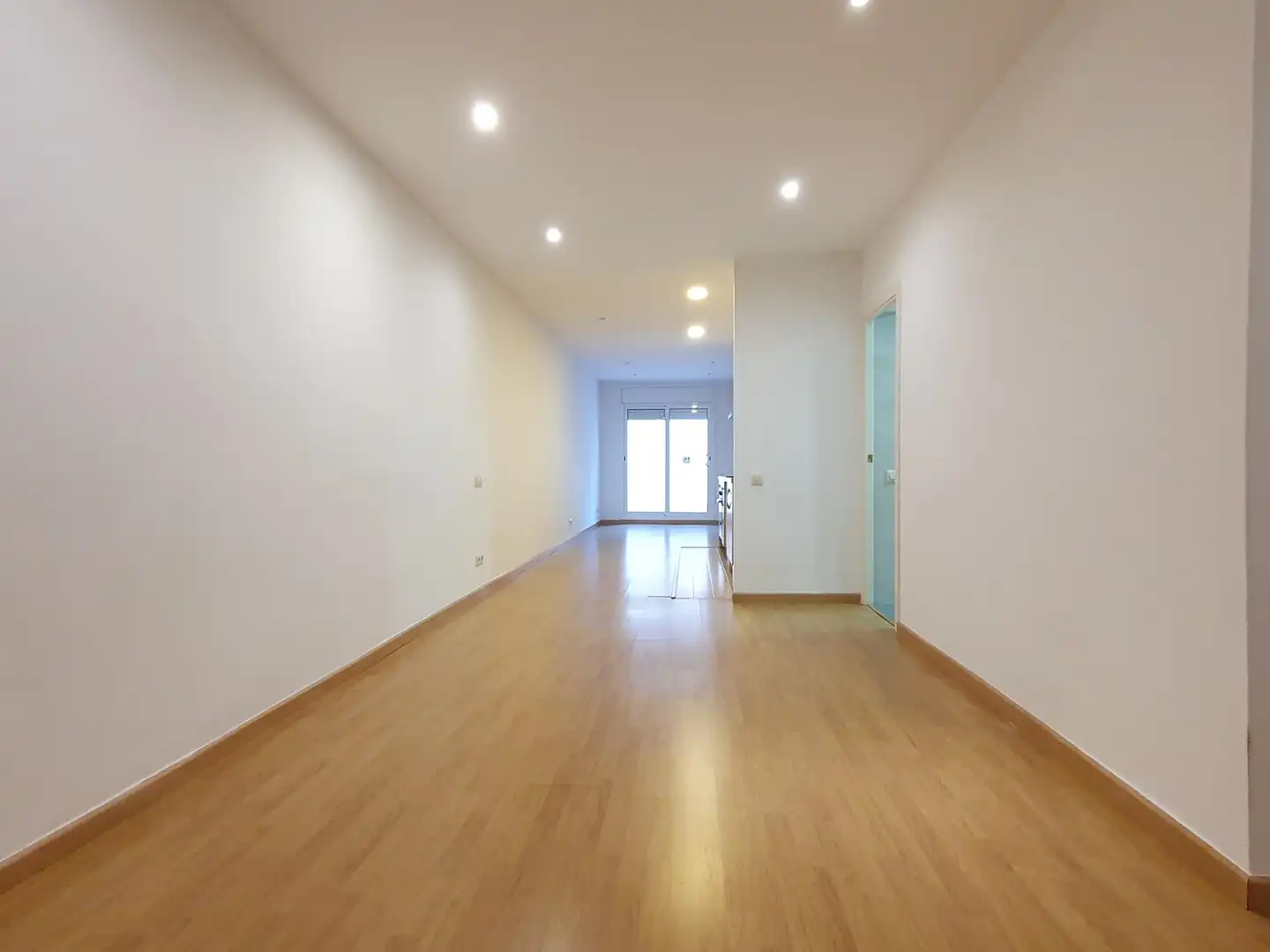 Wohnung zur Miete in Barcelona mit Parkett, Terrasse und Ofen