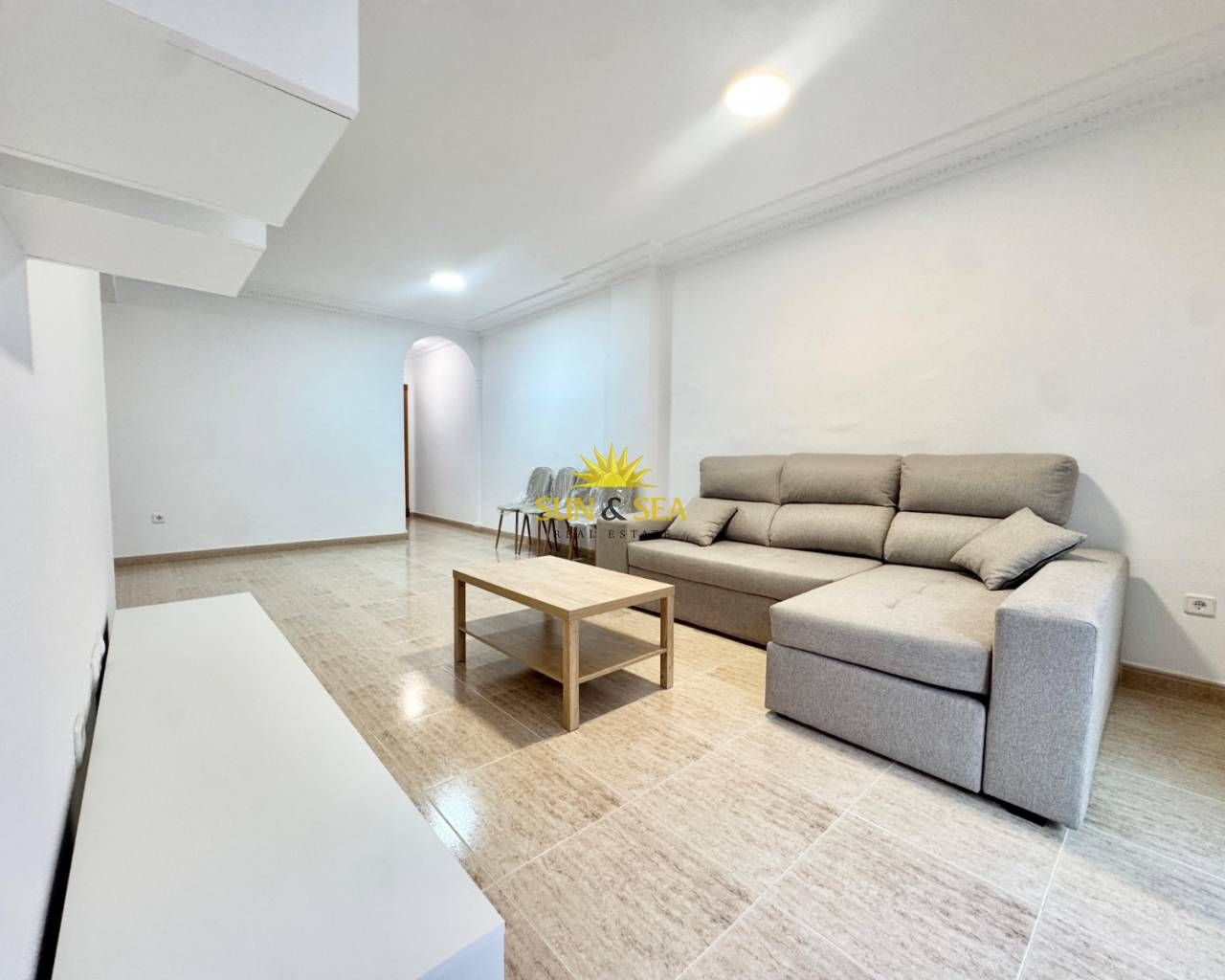 Sala d'estar de Apartament de lloguer en Callosa de Segura amb Aire condicionat, Calefacció i Moblat