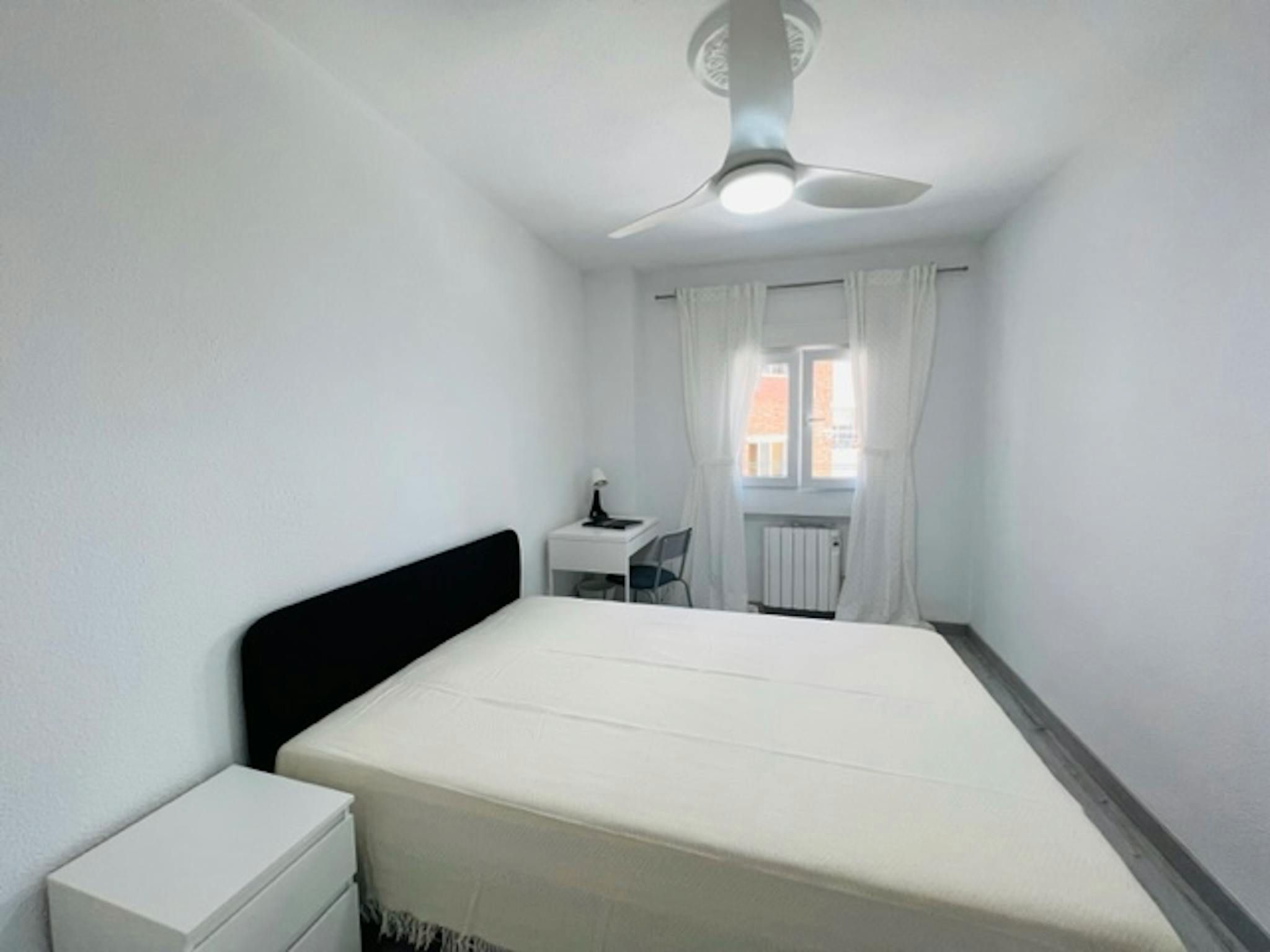 Bedroom of Flat to share in Getafe  with Heating, Washing machine and Balcony