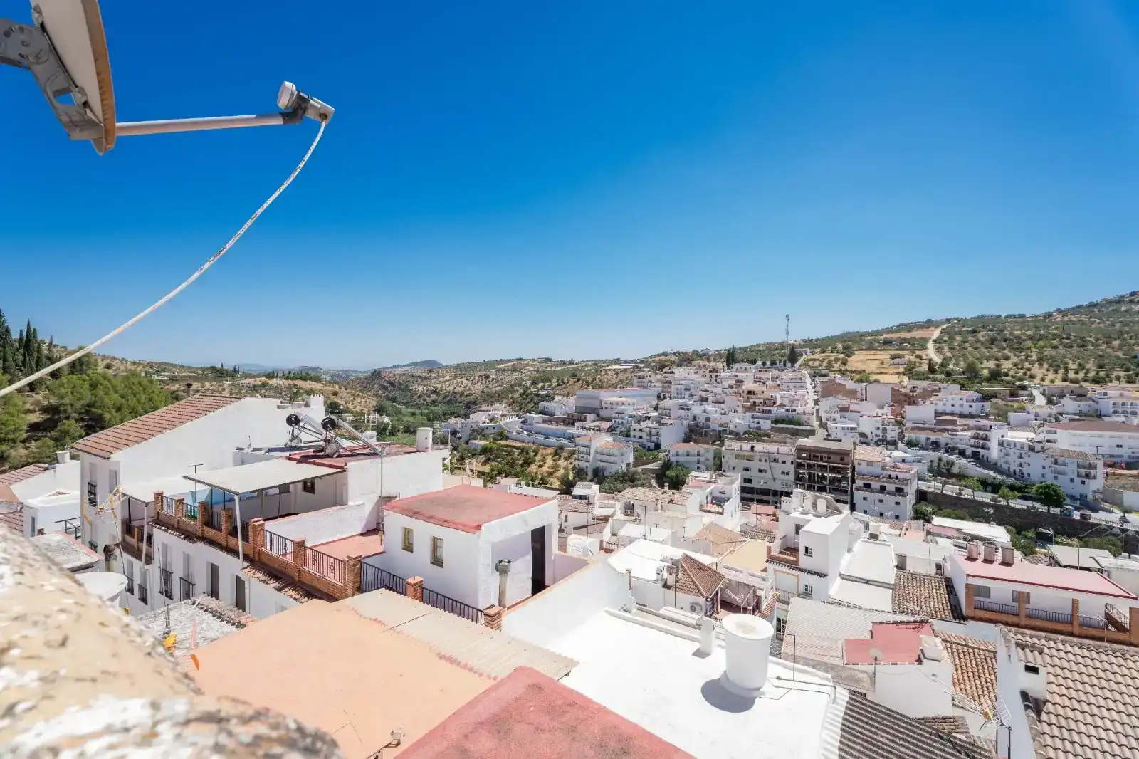 Vista exterior de Casa adosada en venda en Tolox amb Balcó