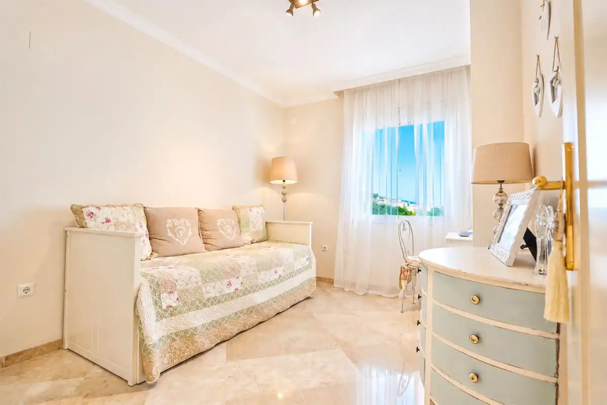 Habitación de Planta baja en venta en Marbella con Aire acondicionado, Terraza y Trastero