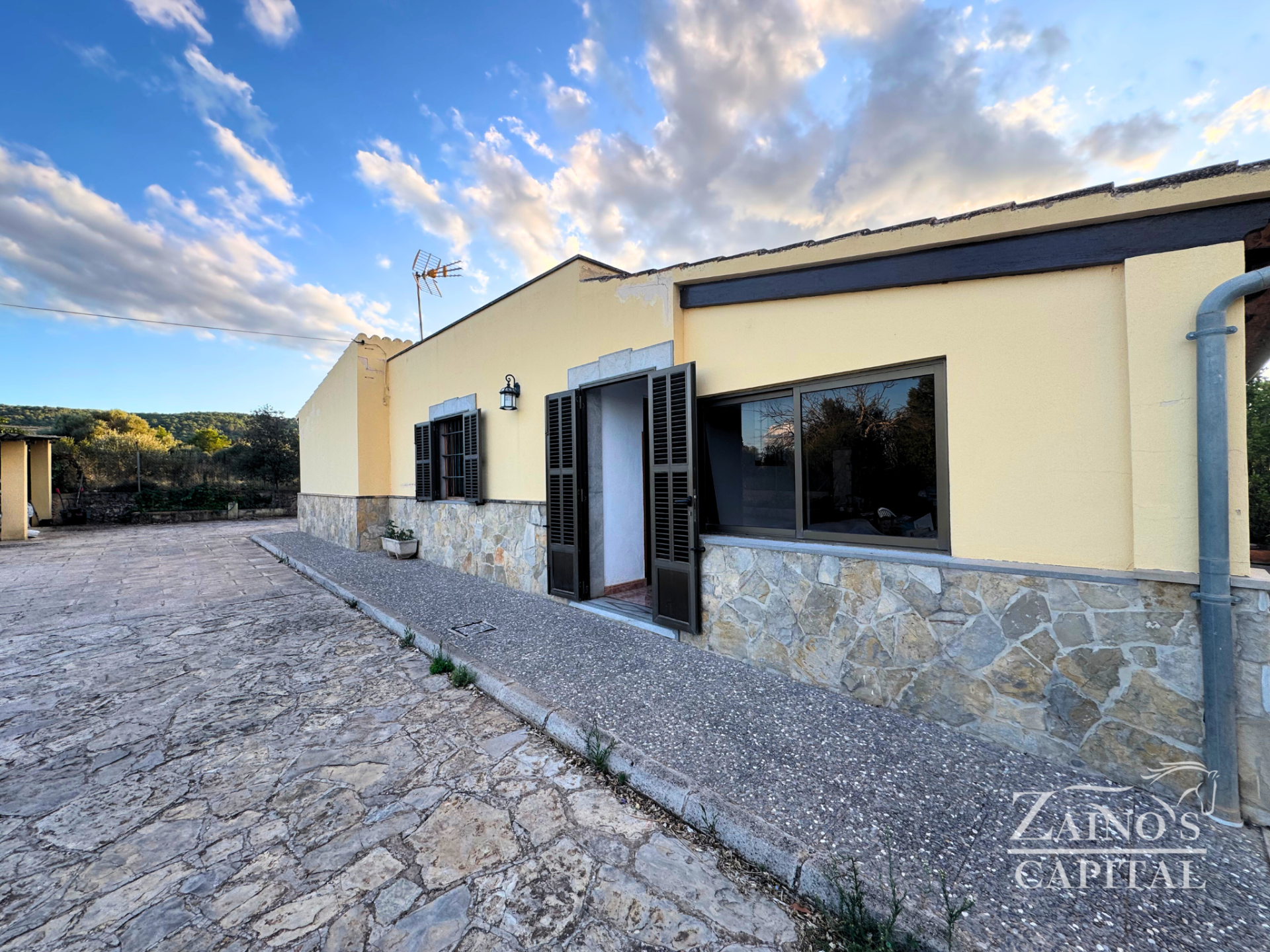 Vista exterior de Casa o xalet en venda en Santa Eugènia amb Calefacció, Jardí privat i Terrassa