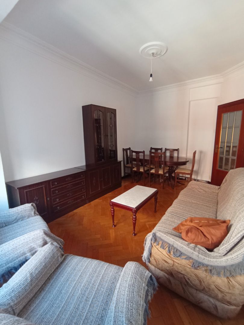 Sala d'estar de Pis de lloguer en  Zaragoza Capital amb Calefacció, Parquet i Moblat