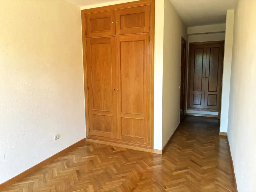 Schlafzimmer von Wohnung zur Miete in Sevilla la Nueva mit Klimaanlage, Heizung und Abstellraum