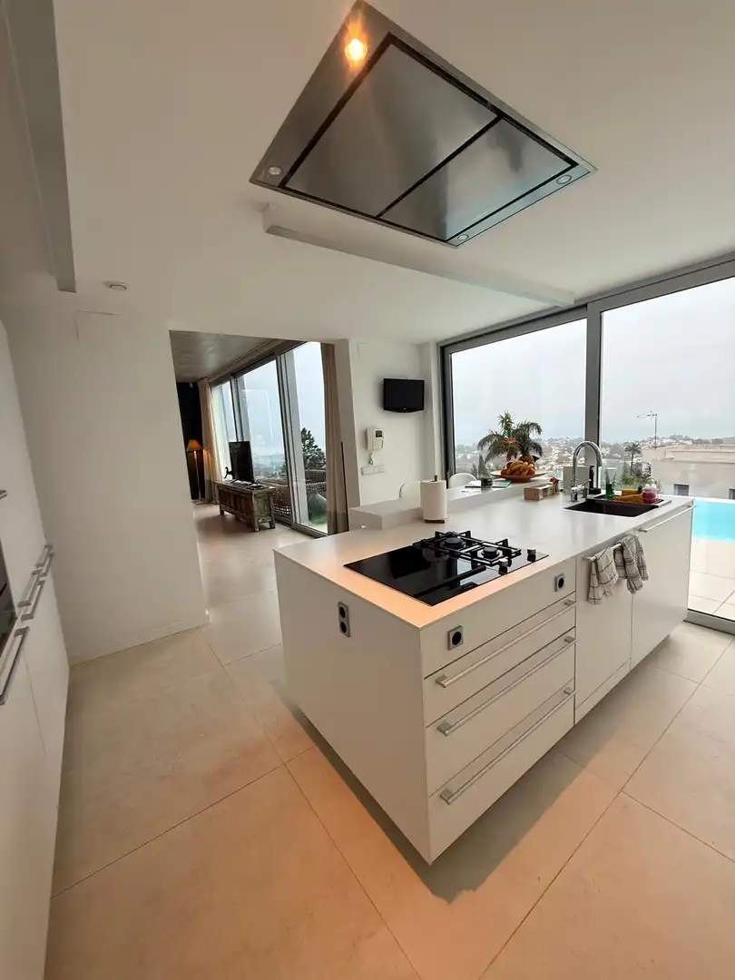 Detached house with terrace to rent in El Montgó