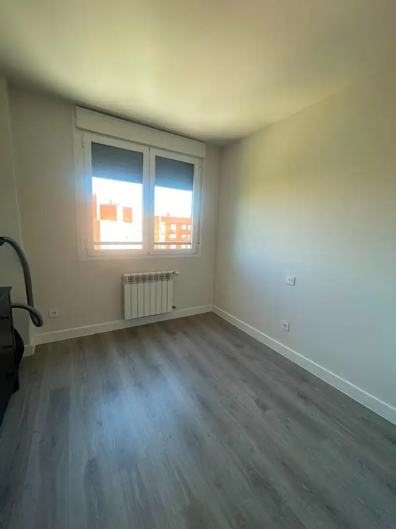 Habitación de Ático de alquiler en Alcalá de Henares con Aire acondicionado, Calefacción y Jardín privado