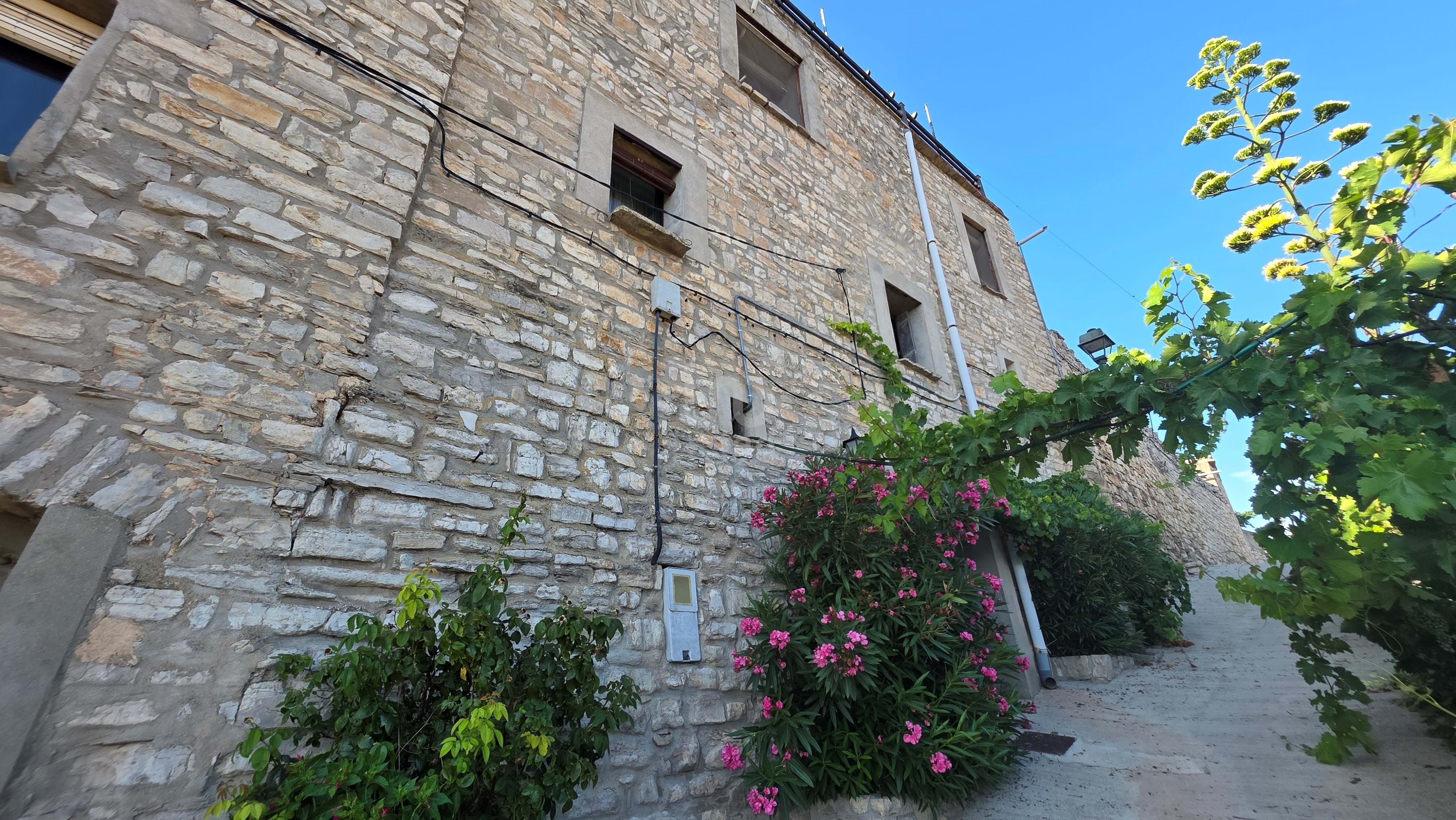 Exterior view of Single-family semi-detached for sale in Les Oluges  with Air Conditioner, Heating and Terrace